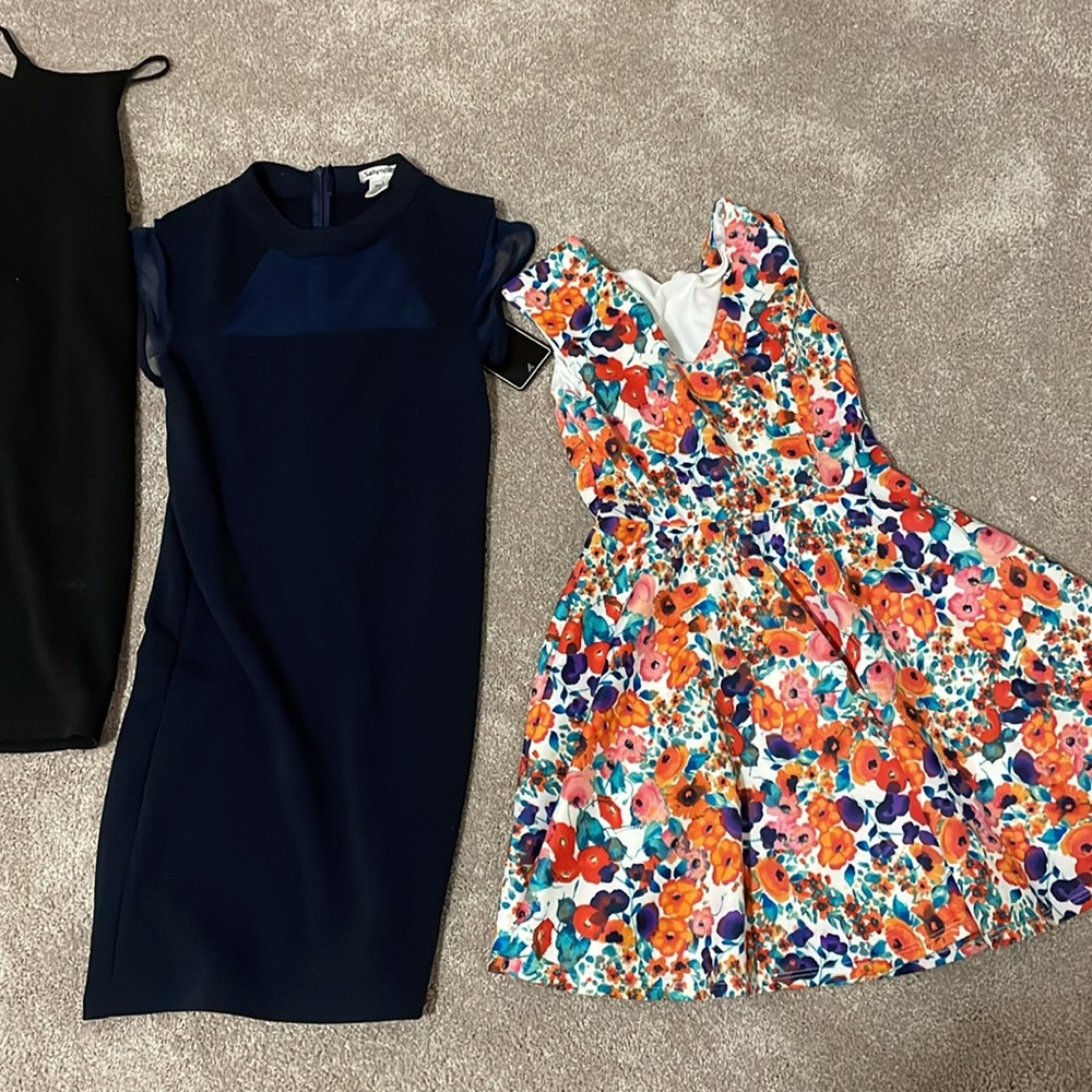 MORE DRESSES - Picture 2 of 2